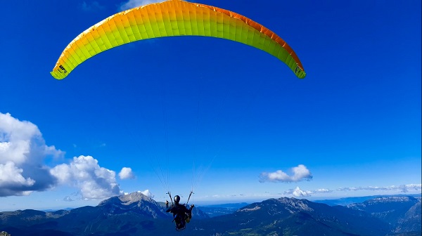 Paragliding guide in castejon de sos