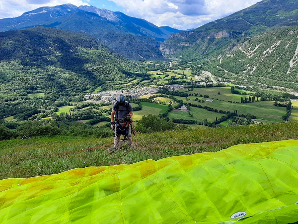 Paragliding guide in castejon de sos