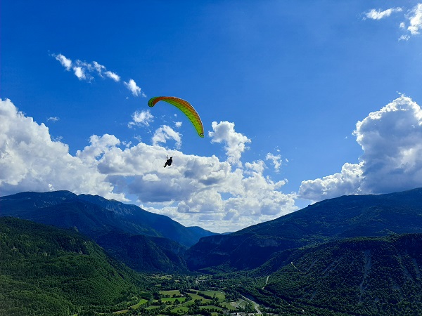 Paragliding guide in castejon de sos