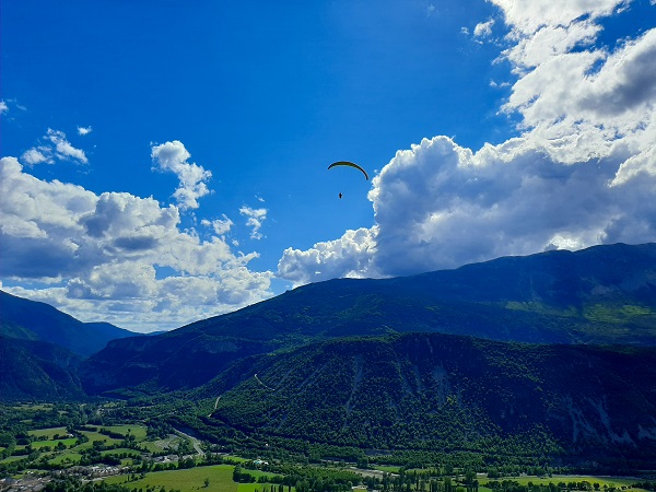 Paragliding guide in castejon de sos