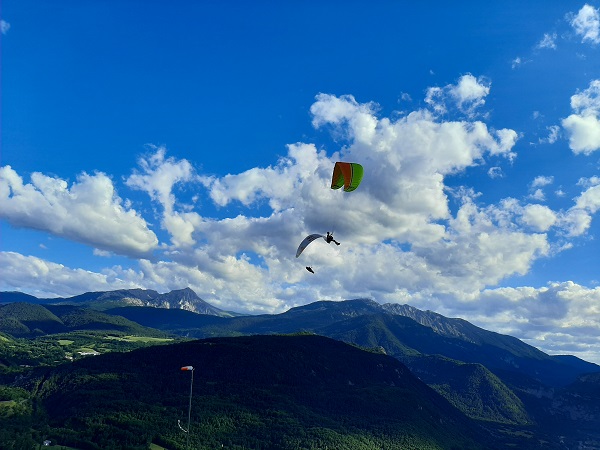 Paragliding guide in castejon de sos