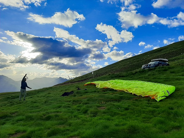 Paragliding guide in castejon de sos