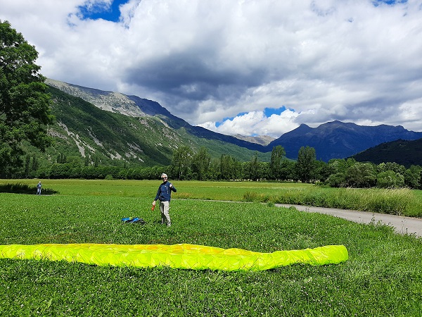 Paragliding guide in castejon de sos