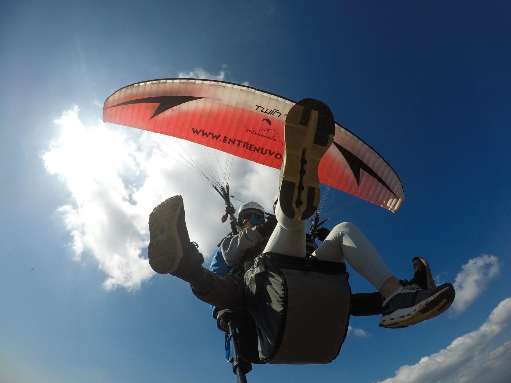 Paragliding tandem. Things to do in Barcelona. Flywithxirli