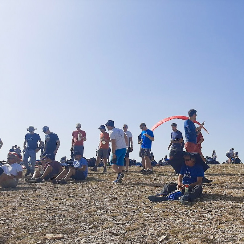 BRIEFING 4 Fly with Xirli is a member of the organization of the 34th British and Dutch Paragliding Championships