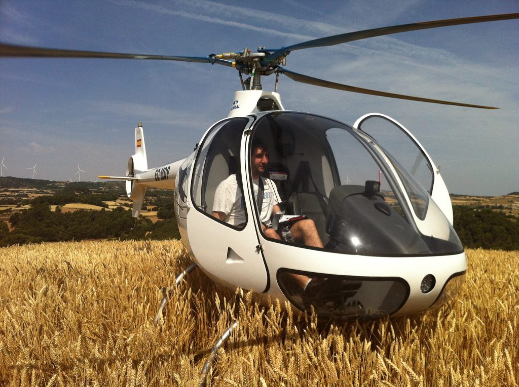 Be a helicopter pilot for a day Fly with Xirli 1g