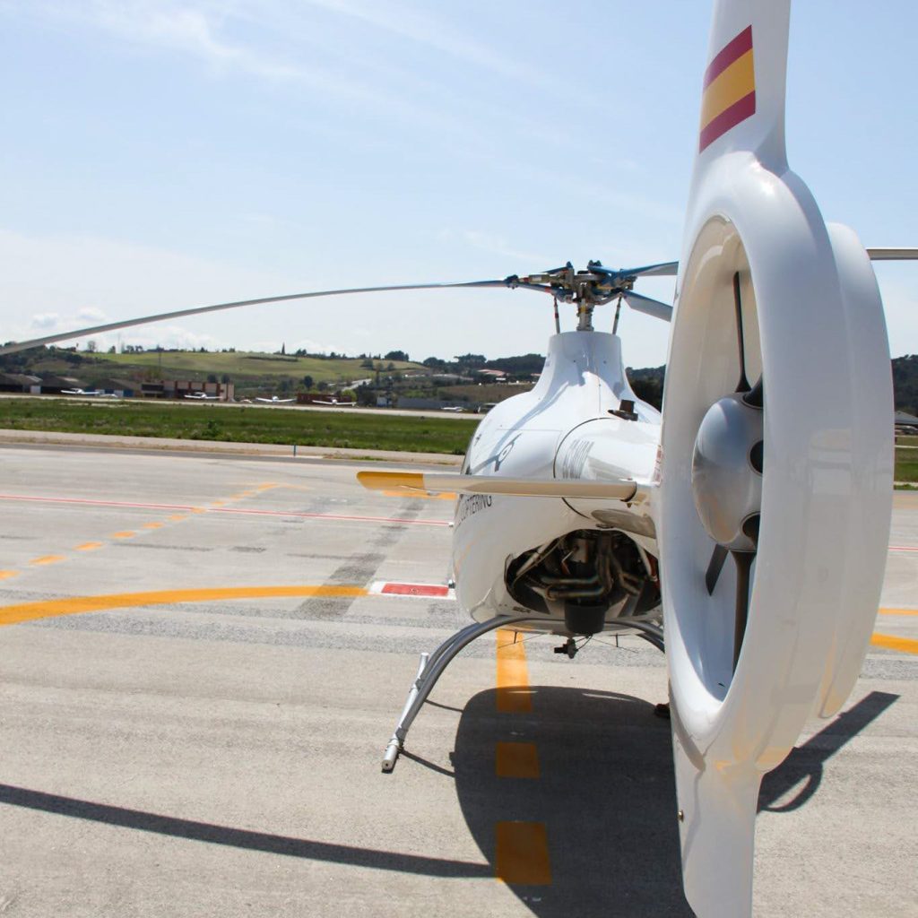 Be a helicopter pilot for a day Fly with Xirli 20