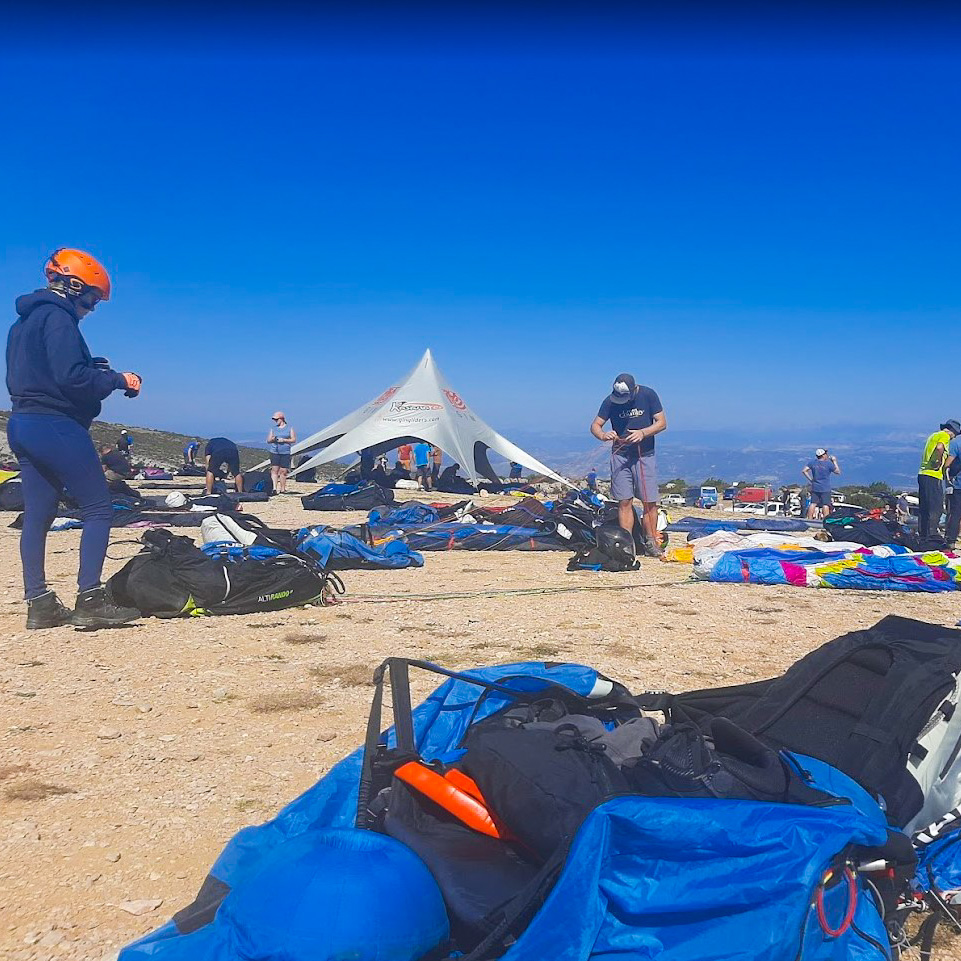 EQUIPMENT PREPARATION 7 Fly with Xirli is a member of the organization of the 34th British and Dutch Paragliding Championships