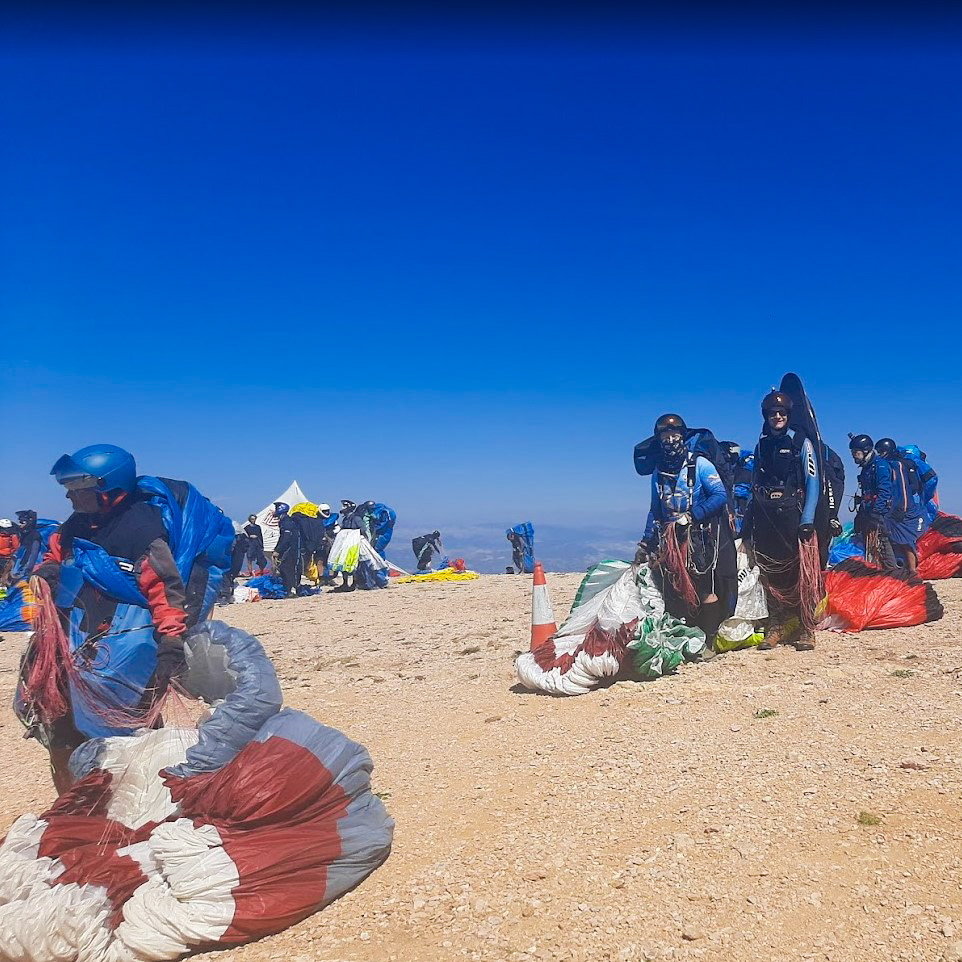 EQUIPMENT PREPARATION 8 Fly with Xirli is a member of the organization of the 34th British and Dutch Paragliding Championships