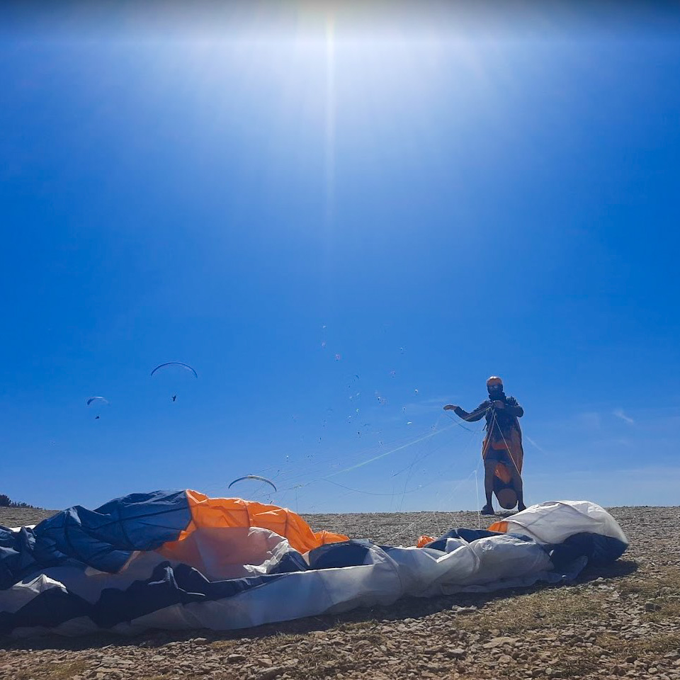 EQUIPMENT PREPARATION 9 Fly with Xirli is a member of the organization of the 34th British and Dutch Paragliding Championships