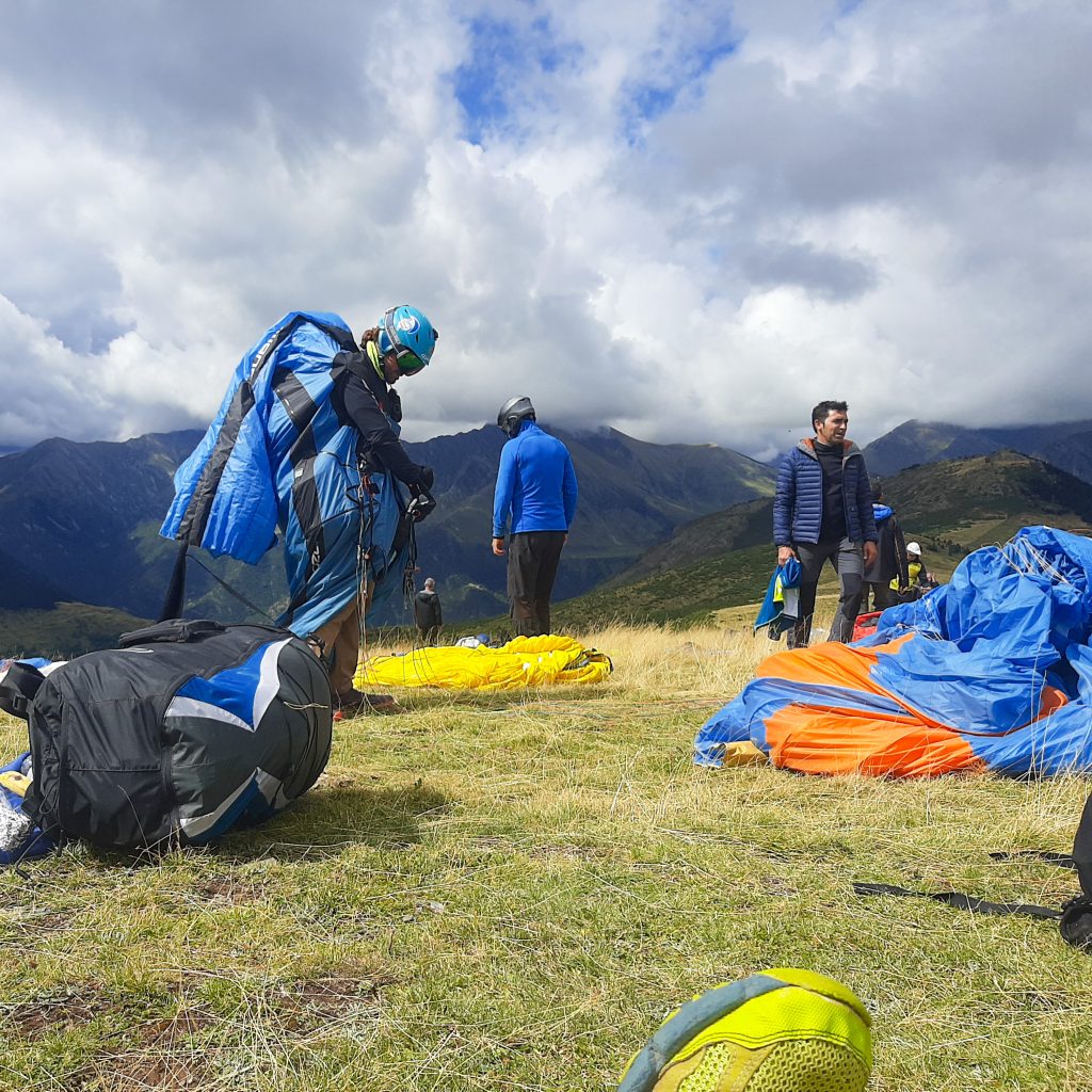 Member of the organization of the Liga Nacional Alta Ribagorza 21 Sep - 24 Sep 2023 in Vilaller 2 PARAGLIDING EQUIPMENT PREPARATION 3