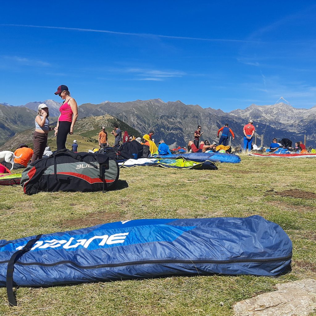 Member of the organization of the Liga Nacional Alta Ribagorza 21 Sep - 24 Sep 2023 in Vilaller 2 PARAGLIDING EQUIPMENT PREPARATION 4