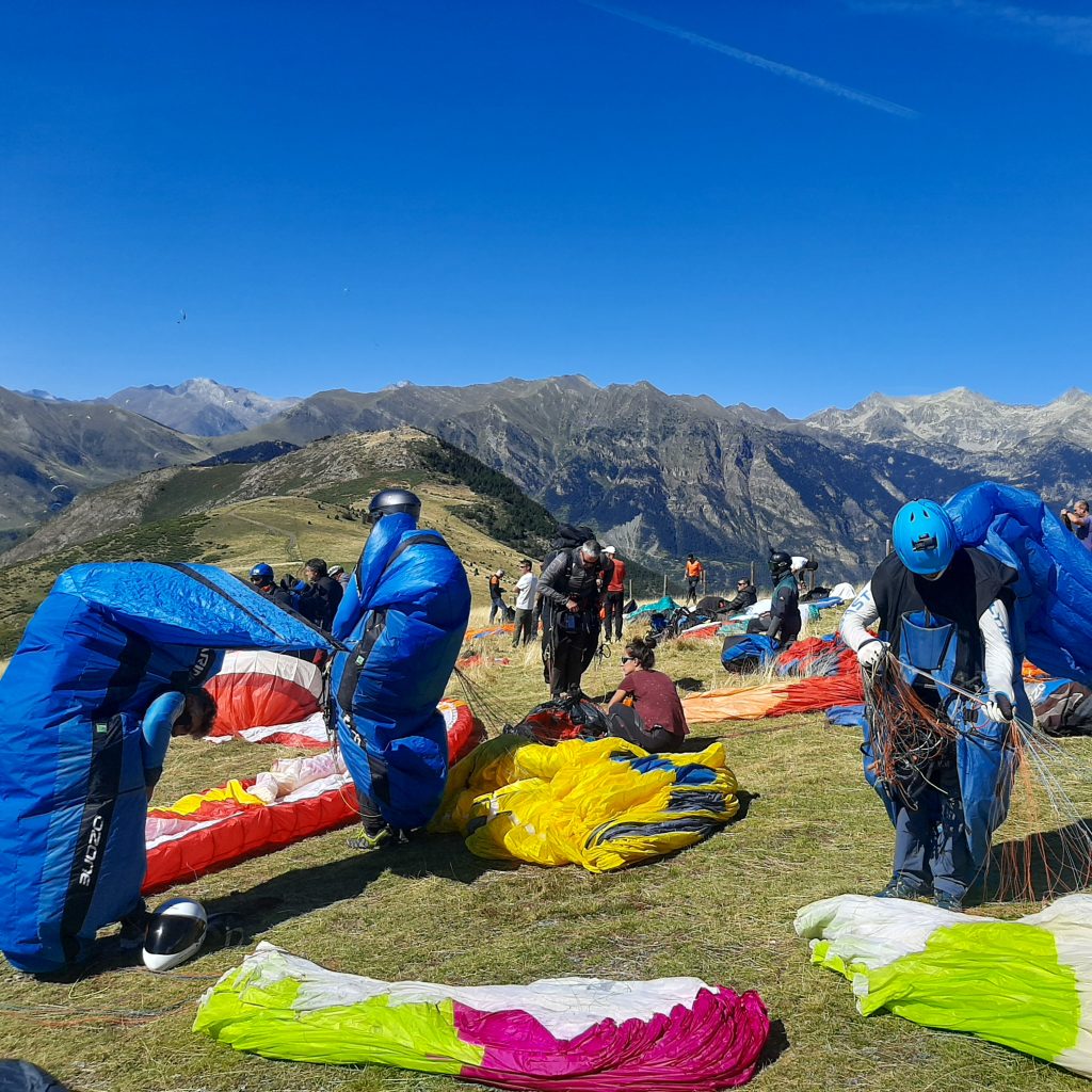 Member of the organization of the Liga Nacional Alta Ribagorza 21 Sep - 24 Sep 2023 in Vilaller 2 PARAGLIDING EQUIPMENT PREPARATION 5