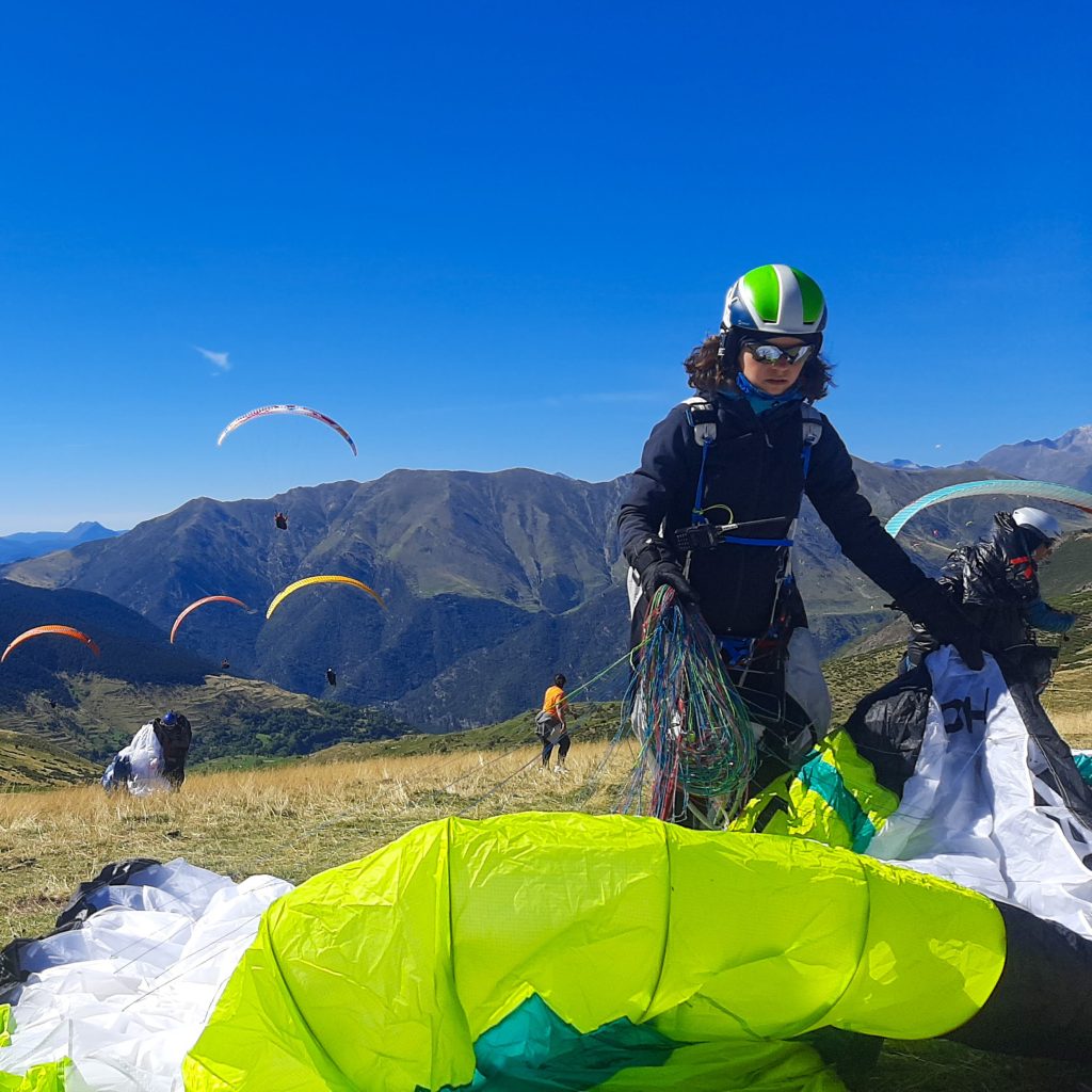 Paragliding pilots guiding service fly with xirli