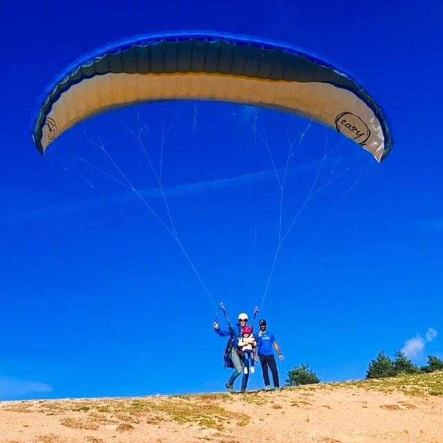 From what age can a child fly tandem paragliding 3