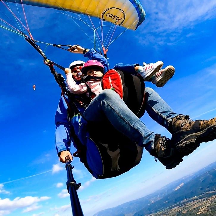 From what age can a child fly tandem paragliding 4