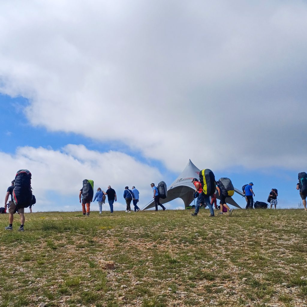 PARAGLIDING EQUIPMENT PREPARATION f