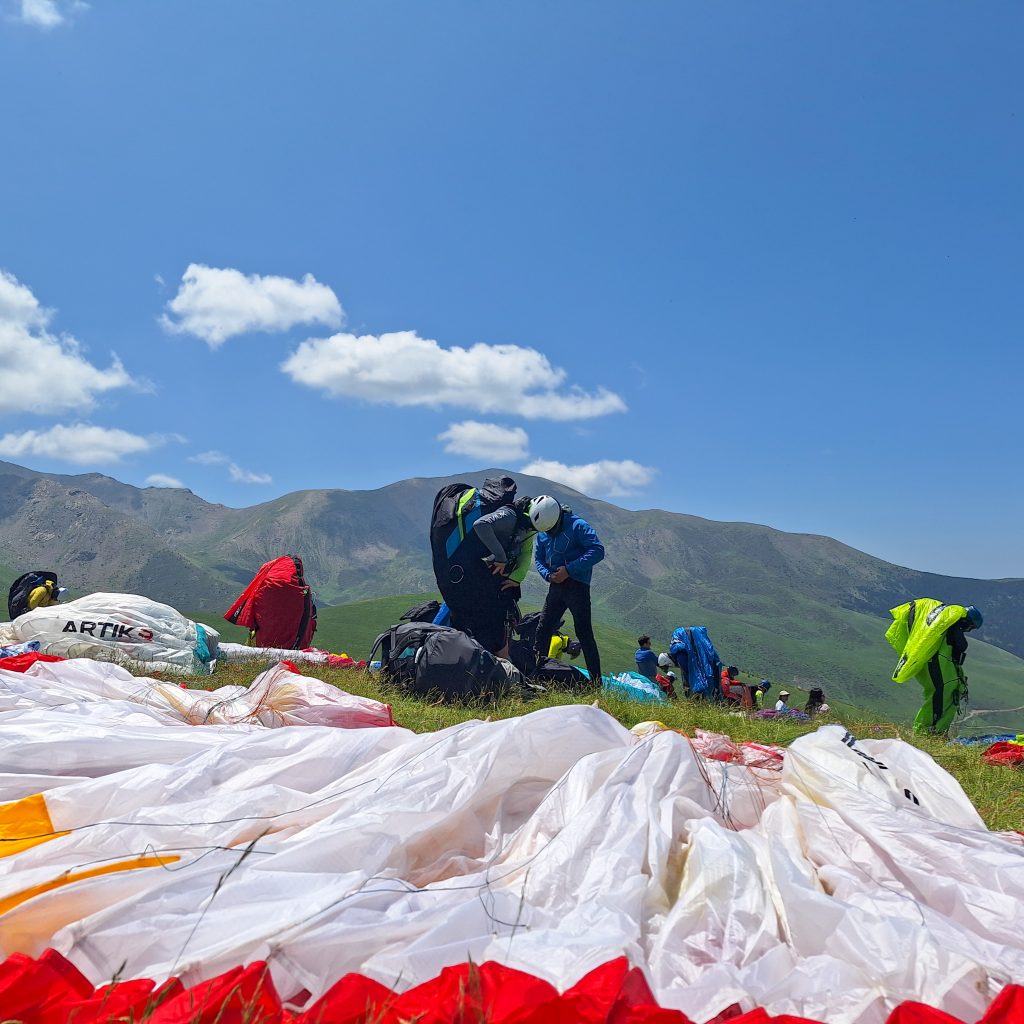PARAGLIDING EQUIPMENT PREPARATION
