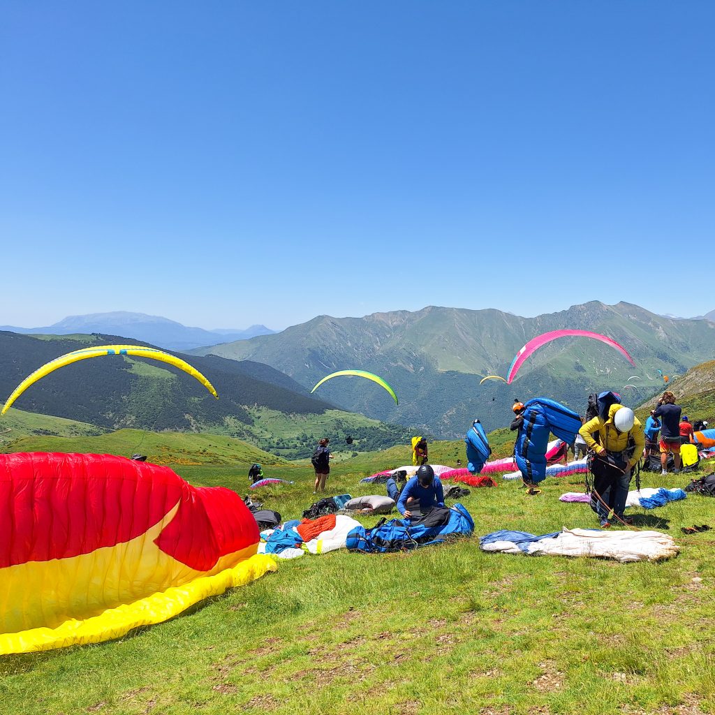 PARAGLIDING EQUIPMENT PREPARATION