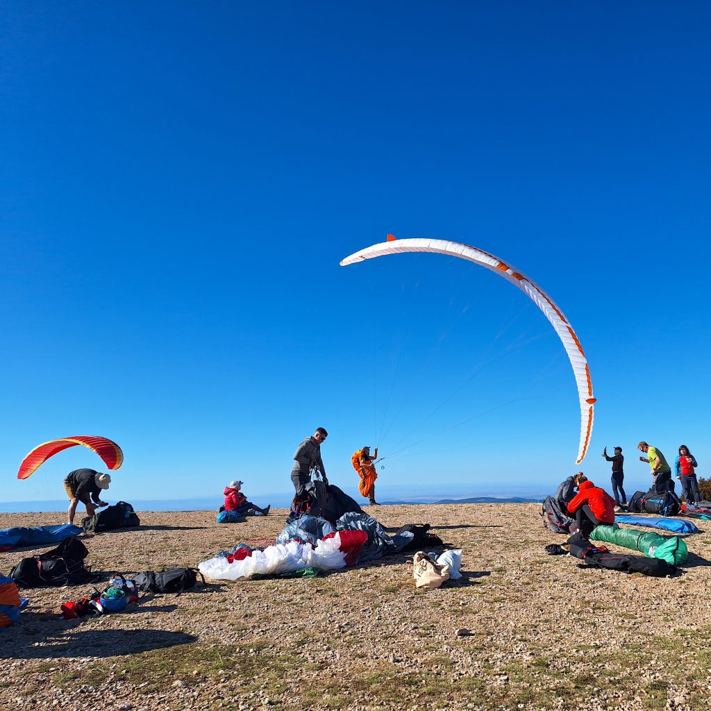 PARAGLIDING EQUIPMENT PREPARATION 1